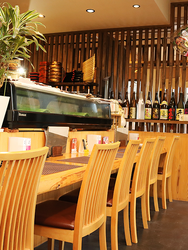 割烹居酒屋 隼の店内